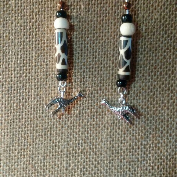 earrings - Picture 3 of 8